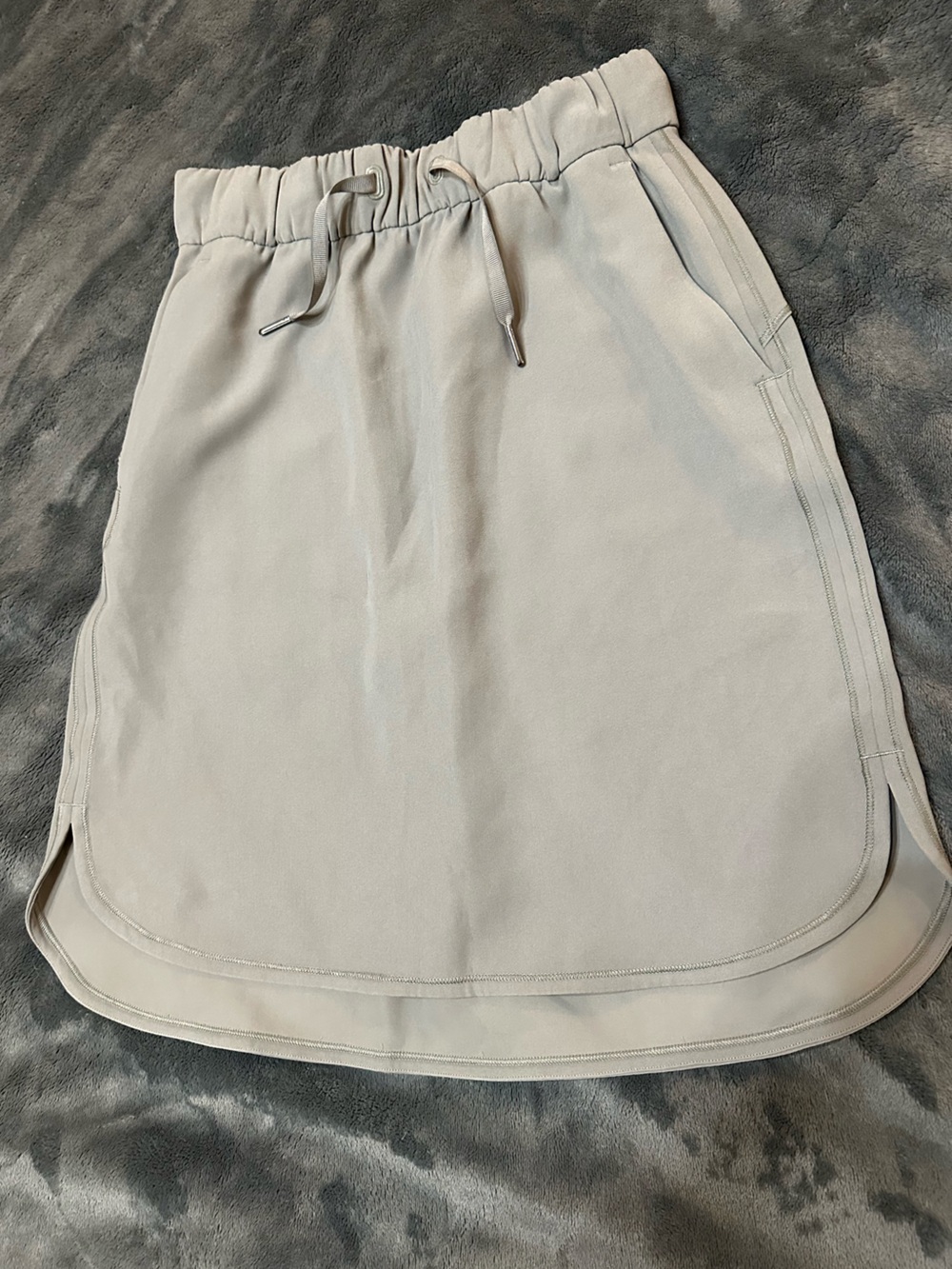 lululemon gray/green drawstring waist skirt